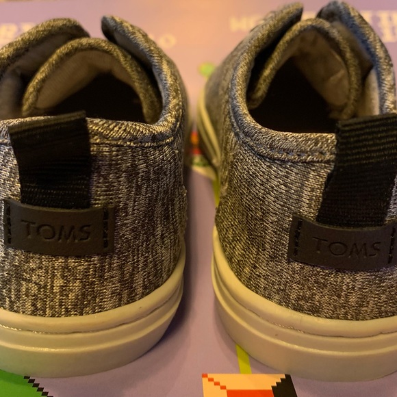 Toddler TOMS. T9  Like New - Picture 6 of 7